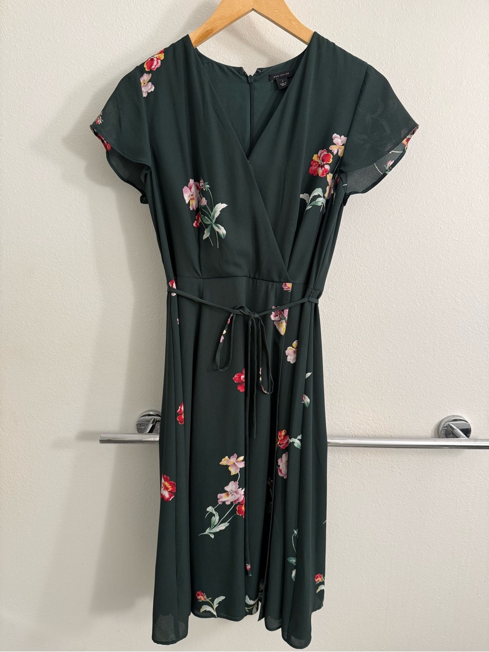Ann Taylor NWOT Dark Green Floral Wrap Midi Dress
